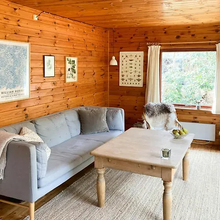 Cozy 60s Summer House Next To Korevlerne *