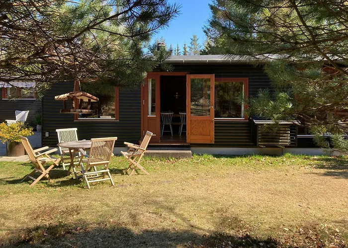 Cozy 60s Summer House Next To Korevlerne Højby
