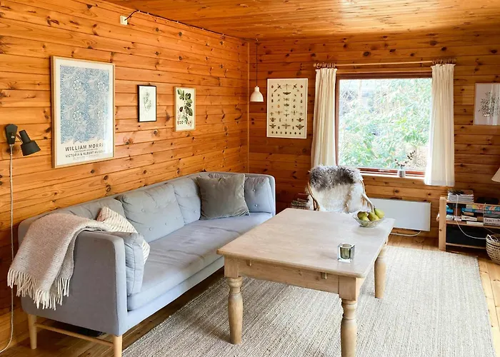 Cozy 60s Summer House Next To Korevlerne *