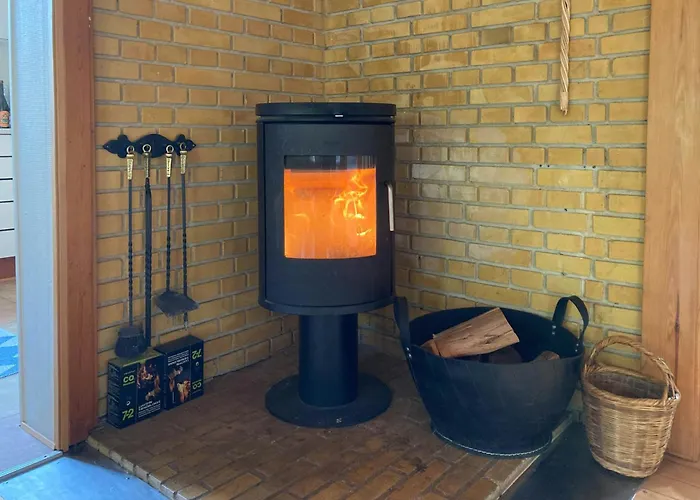 Cozy 60s Summer House Next To Korevlerne