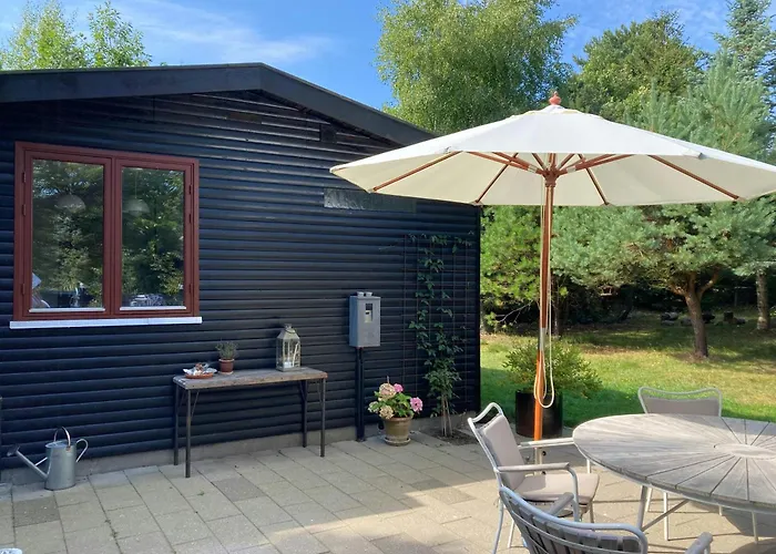 Cozy 60s Summer House Next To Korevlerne Højby